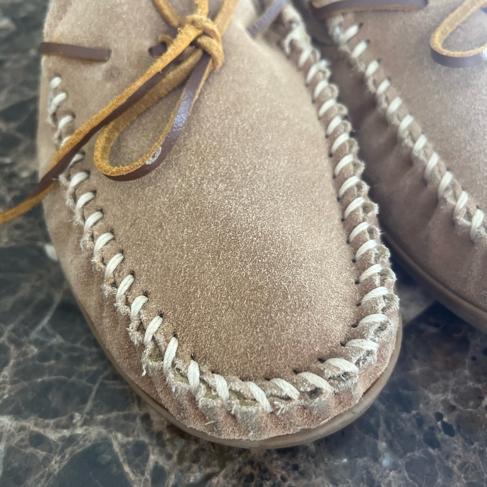 Minnetonka Men’s Size 12 Tan Suede Moccasins Hardsole Indoor Outdoor Shoes - Picture 5 of 12
